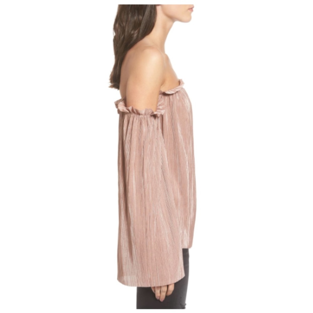 Mima Chica Plissé Off the Shoulder Top - Picture 3 of 6